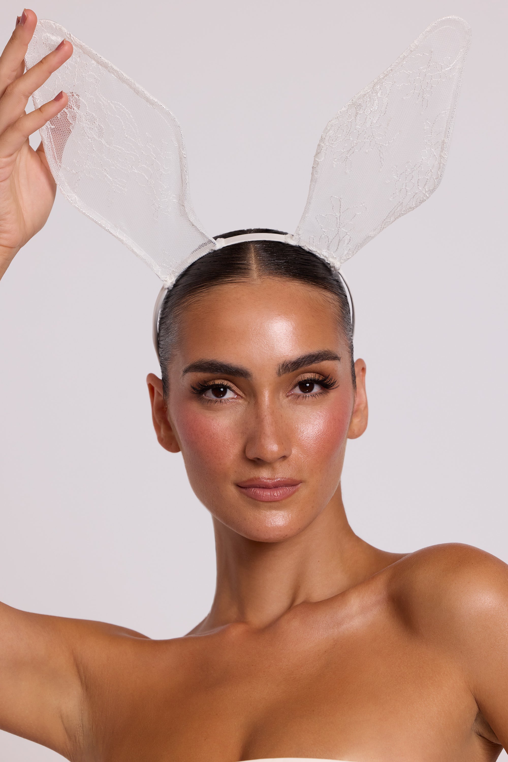Bunny Wired Lace Bunny Ears In White Oh Polly 5874