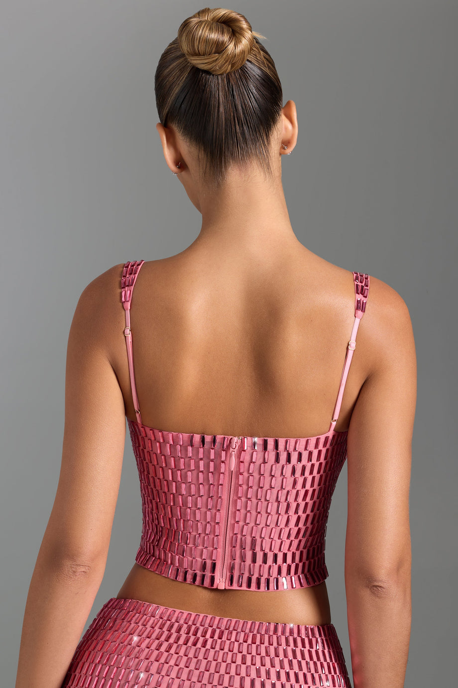 ياقة منمقة برقبة مربعة في اللون البطيخي