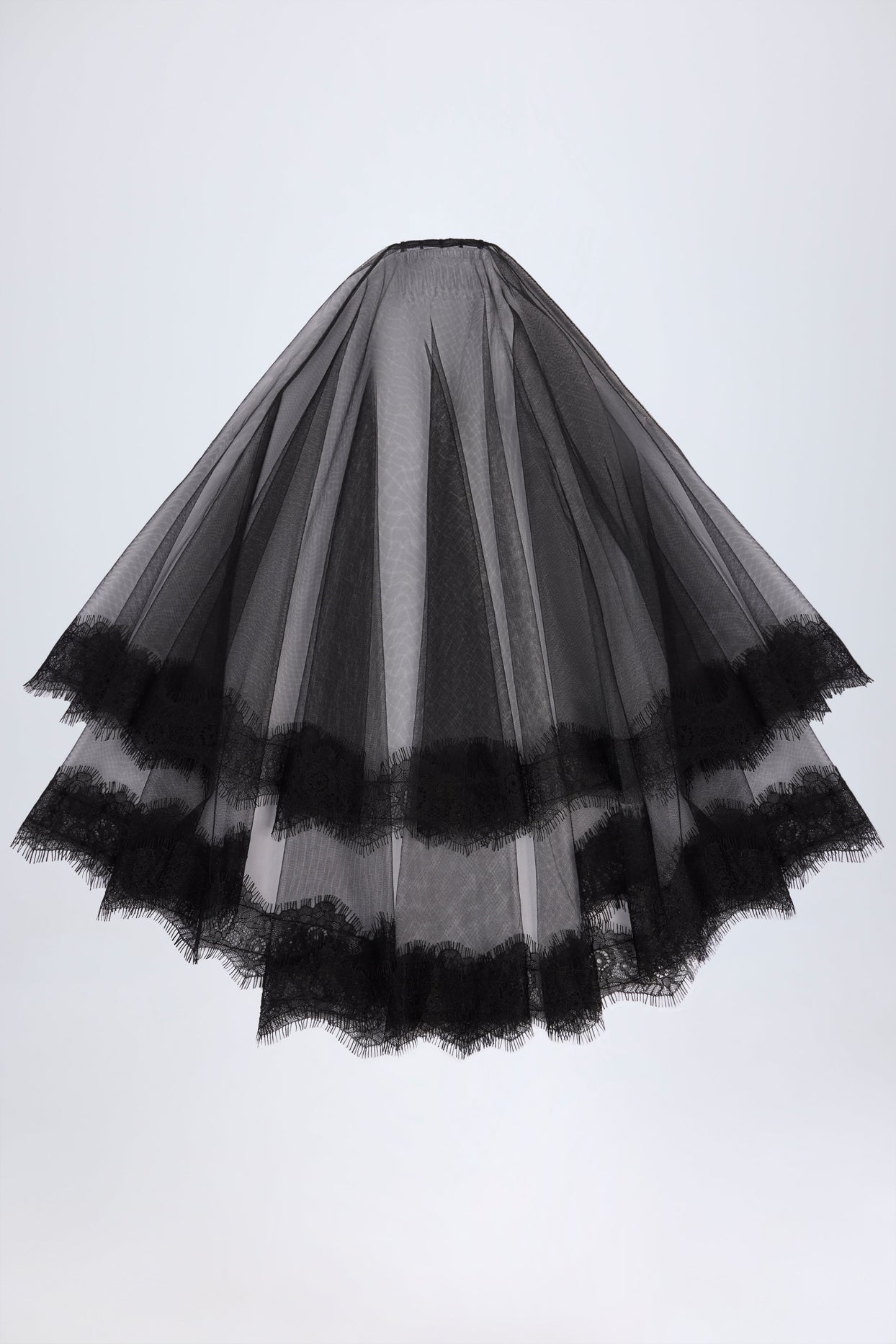 Lace-Trim Veil in Black