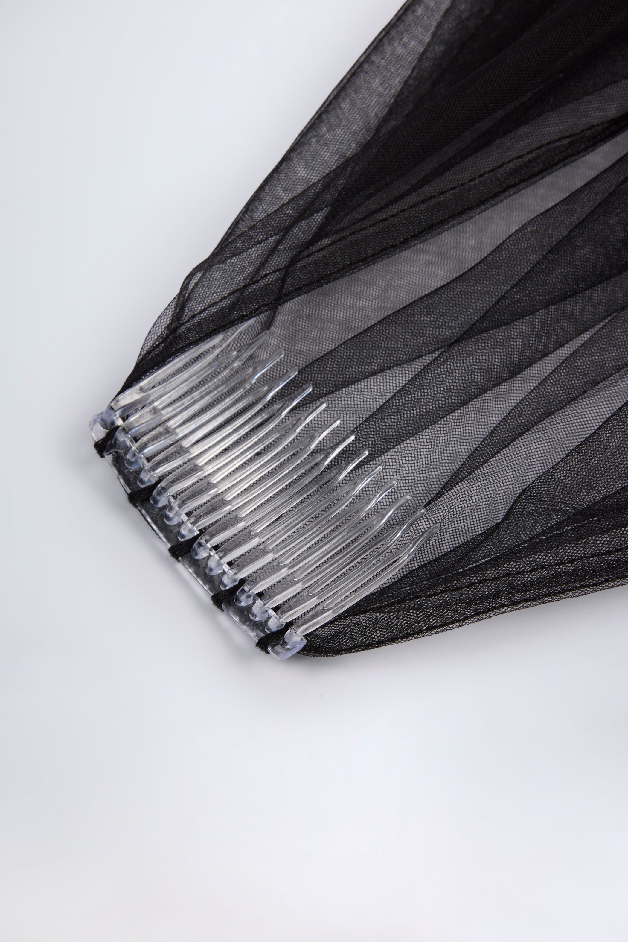 Lace-Trim Veil in Black