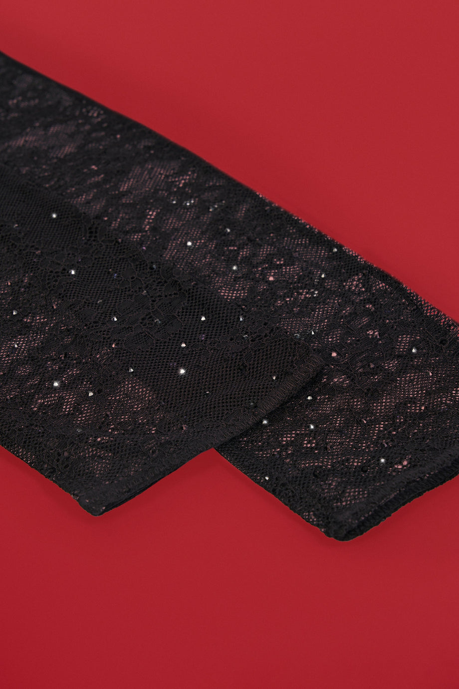 قفازات دانتيل باللون الأسود