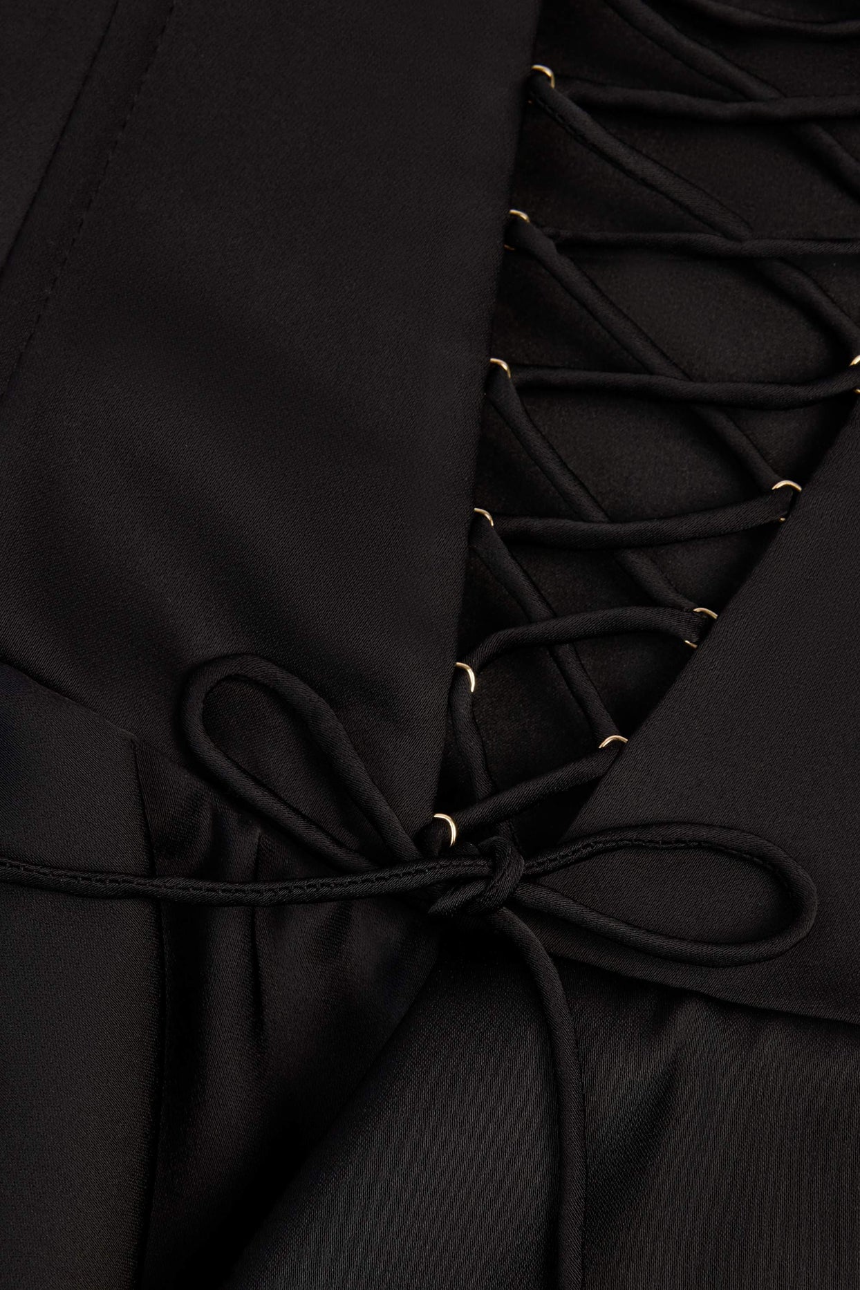 بدلة كورسيه مكشكشة برباط باللون الأسود