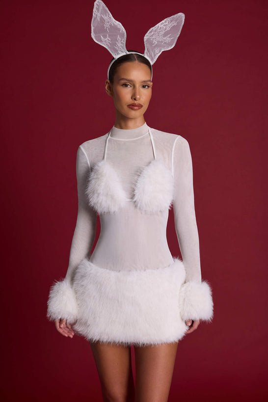 فستان قصير بياقة مدورة مزين بالفرو الصناعي باللون الأبيض