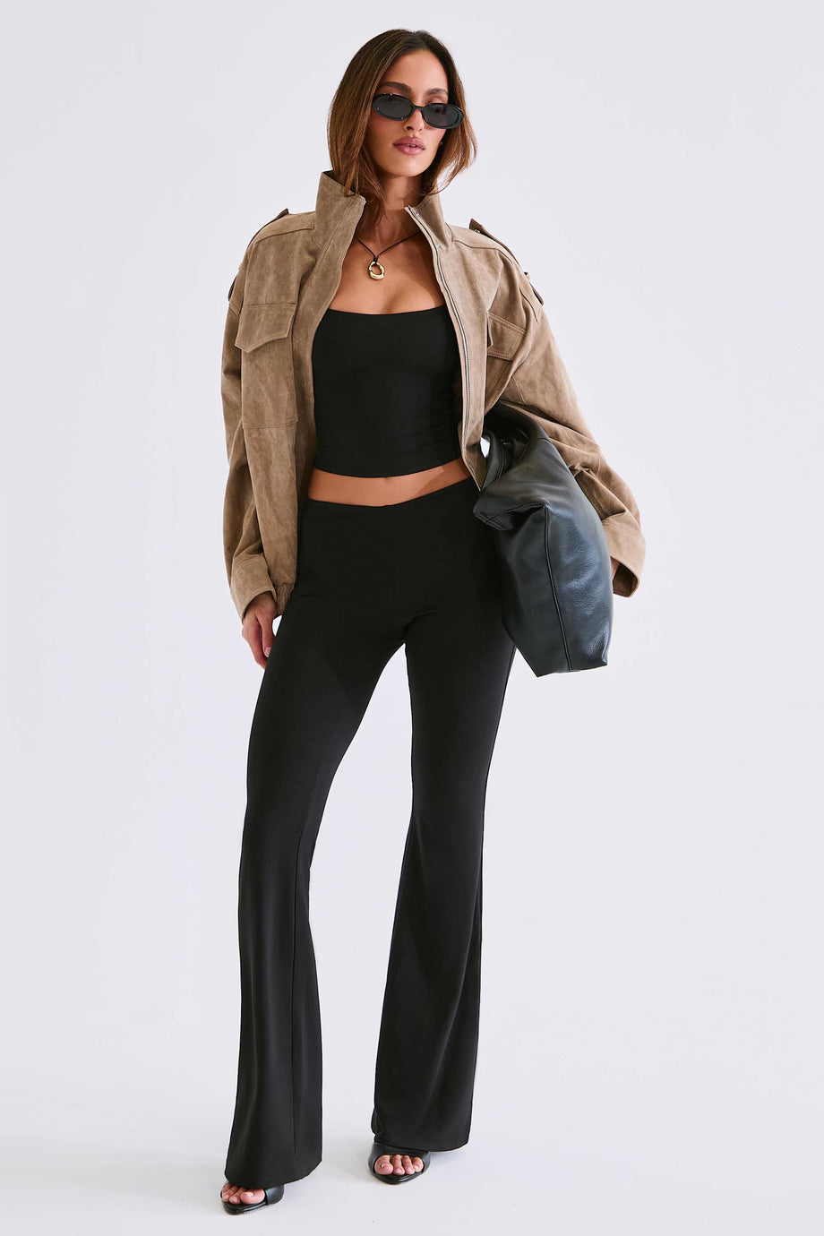 بنطلون مودال أسود بخصر متوسط ​​وقصة واسعة