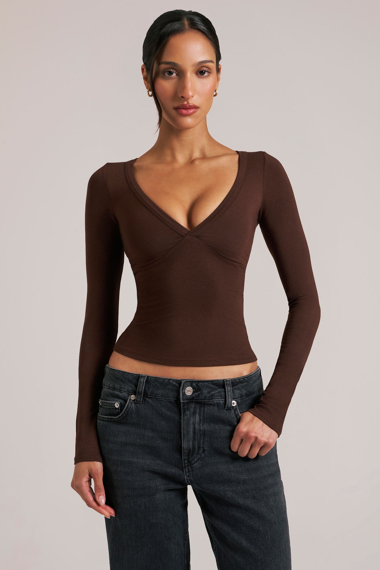 Oh Polly model Yasmin wearing the Zyra Tops in Chocolate Brown Soft Jersey fabric perfect for relaxed evenings