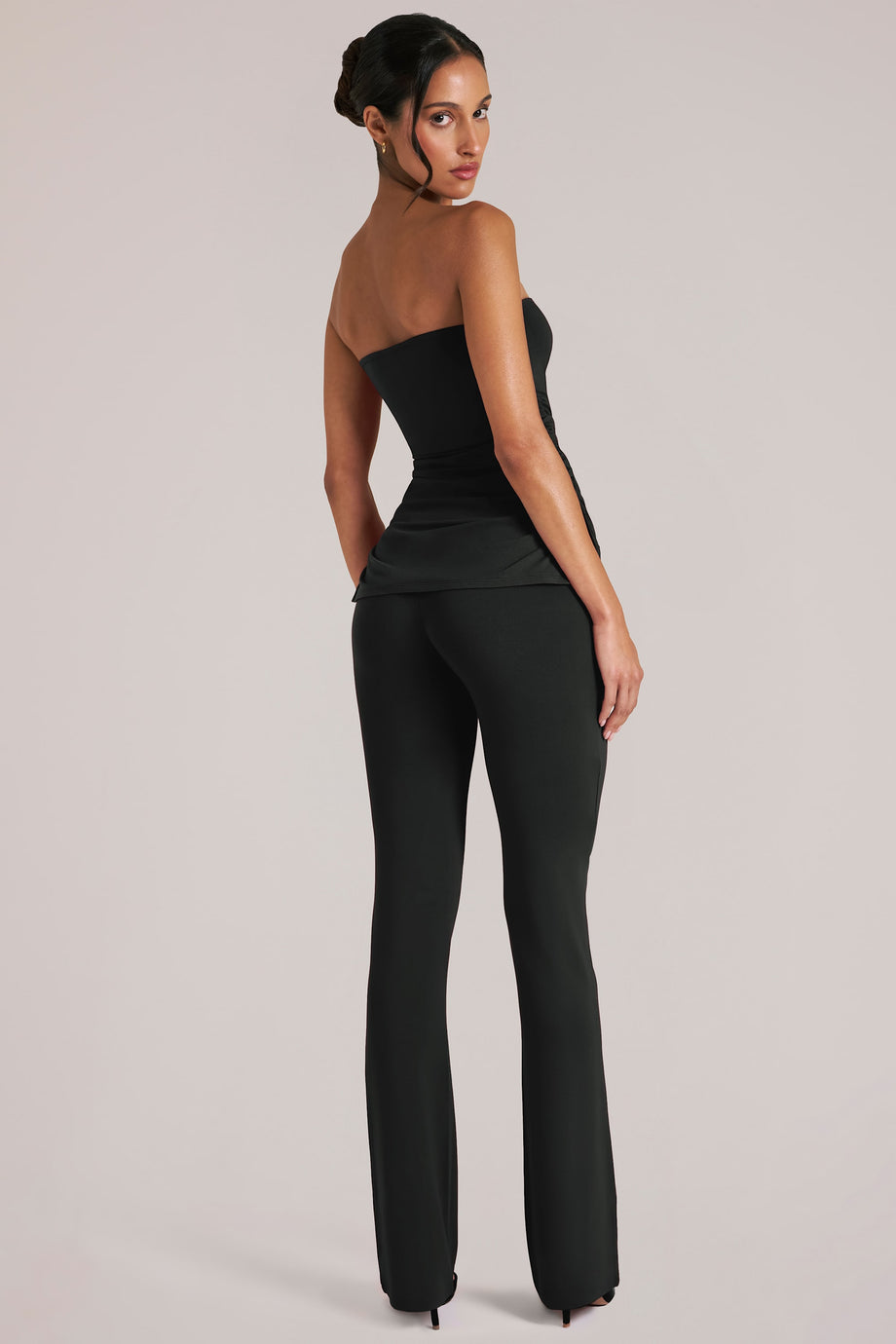 Mid-Rise Fitted Trousers  in Black