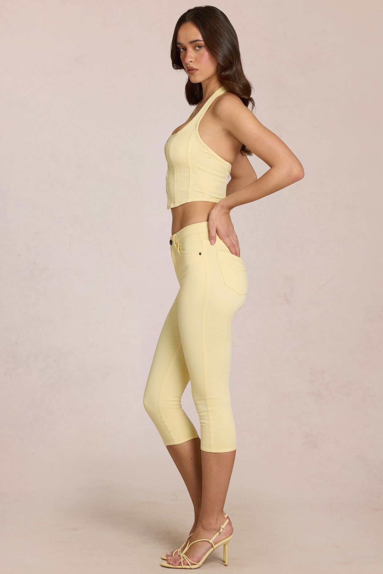 Mid-Rise Capri Jeans in Lemon Yellow