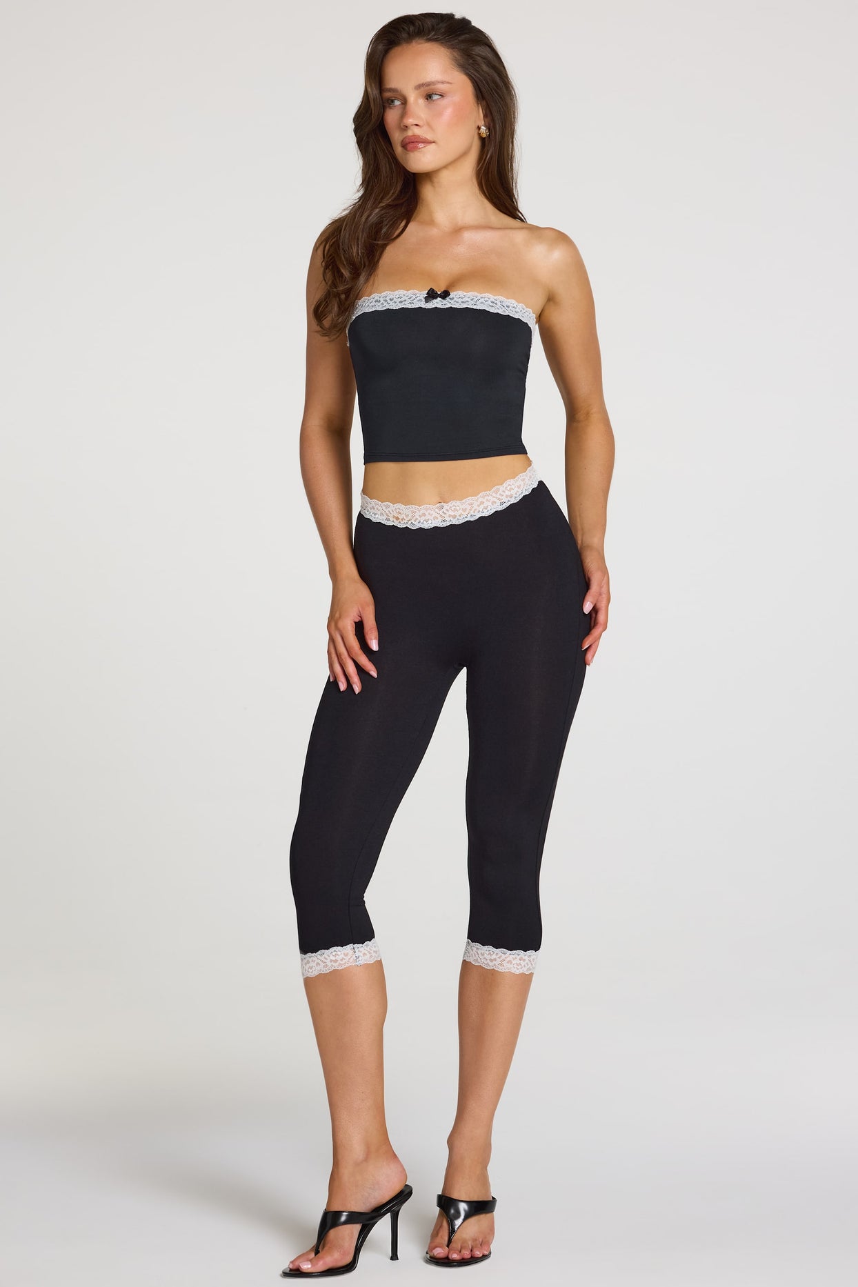Modal Lace-Trim Mid-Rise Capri Leggings in Black - 5