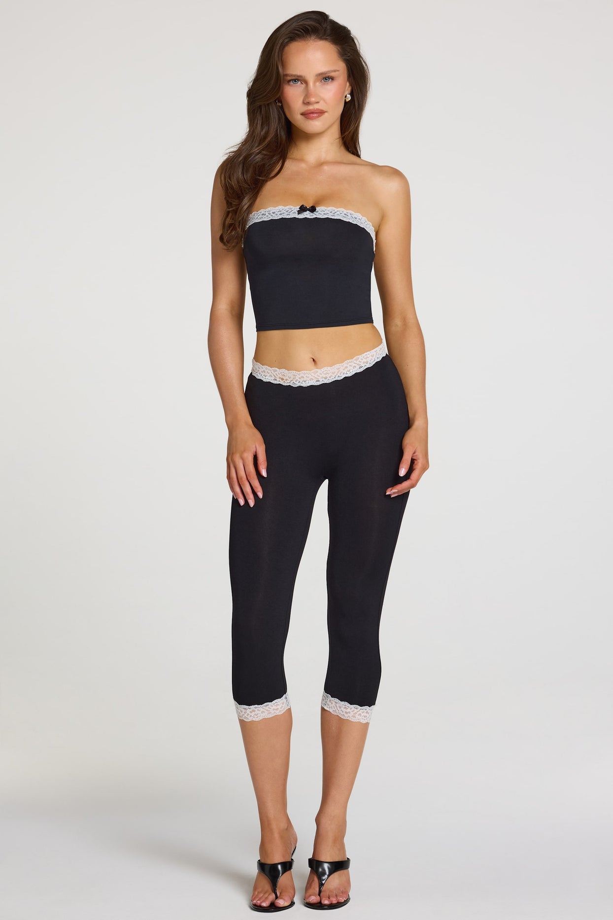 Modal Lace-Trim Mid-Rise Capri Leggings in Black - 4