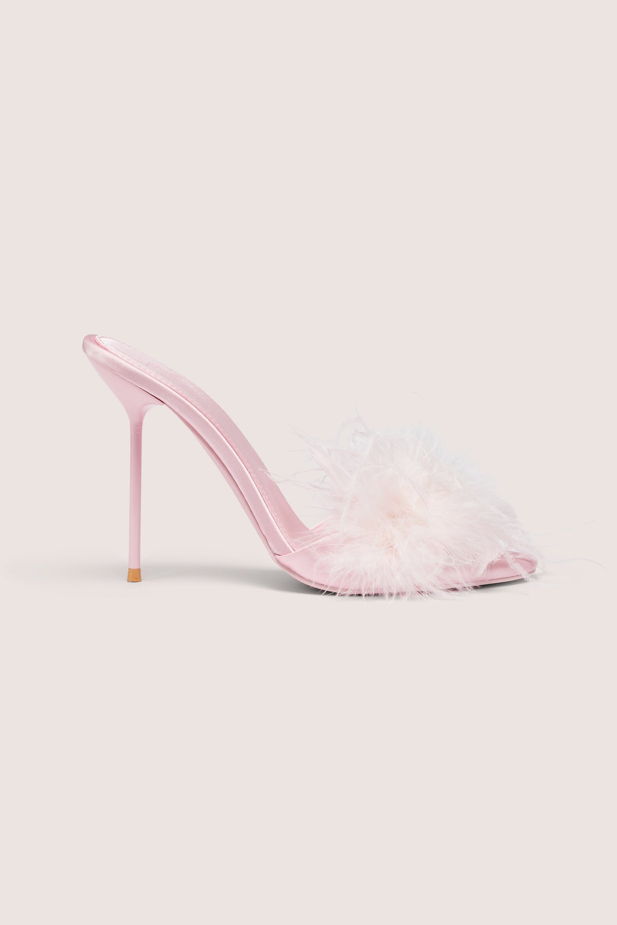 ⁣⁢حذاء مول بكعب من الساتان مزين بالريش بلون Blossom Pink⁤⁣