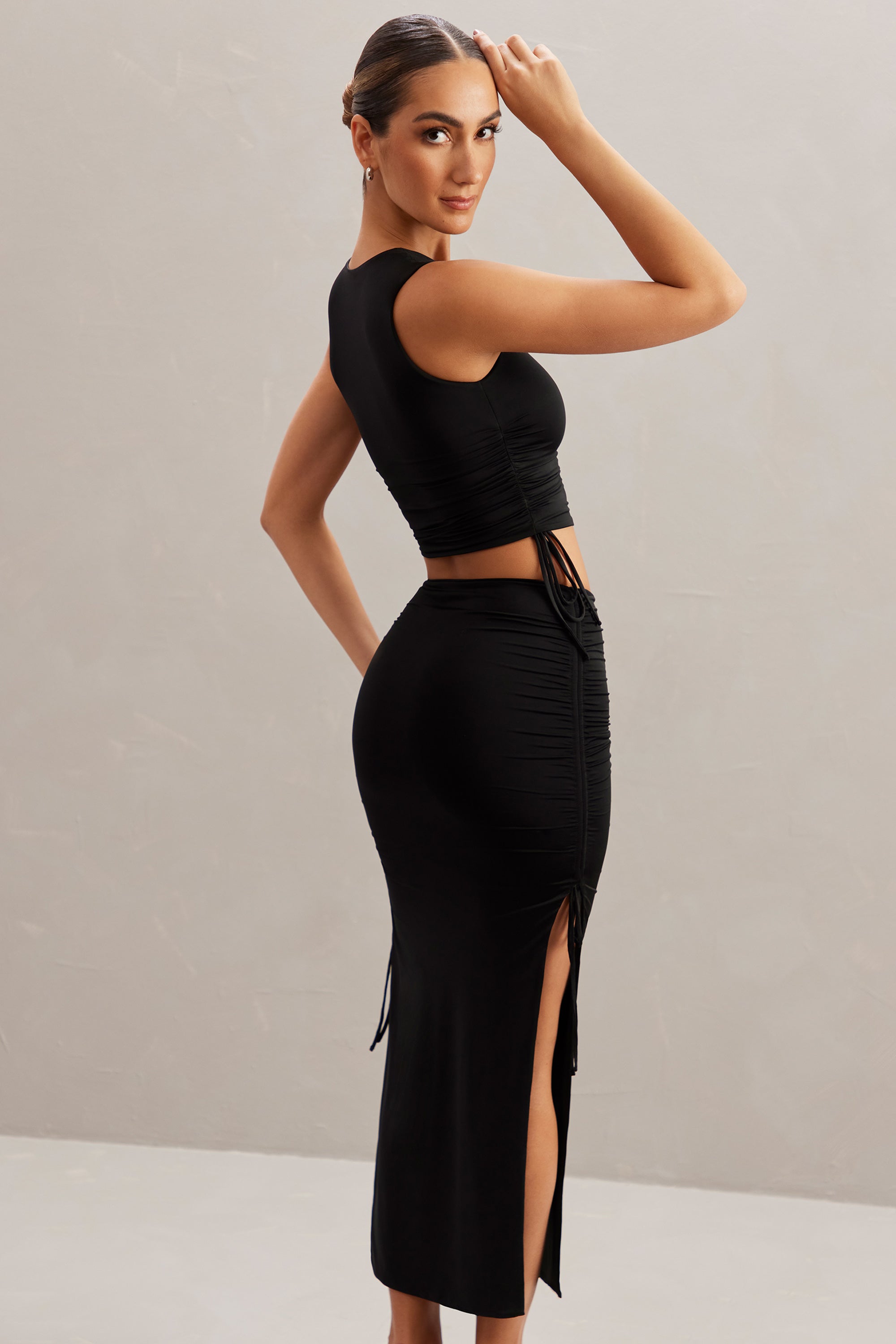 Mid Rise Midi Skirt in Black