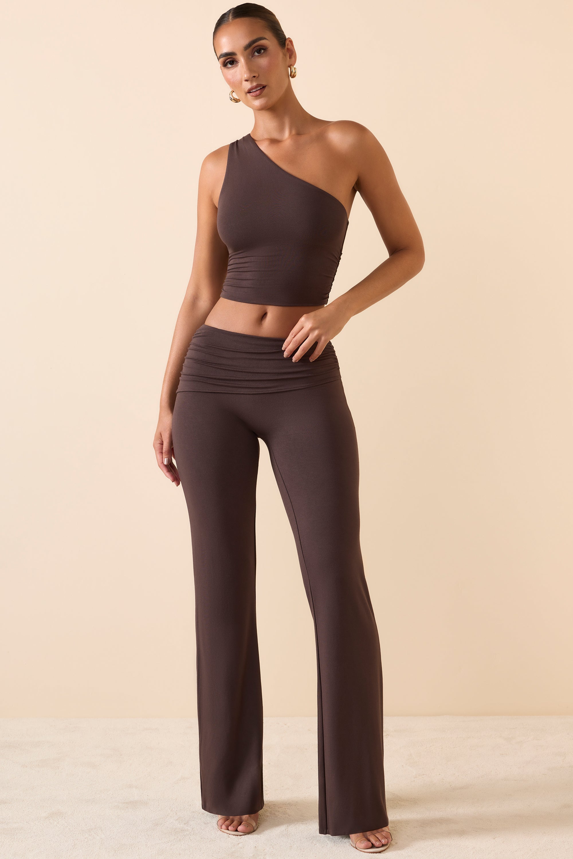 Mid-Rise Straight-Leg Trousers in Chocolate Brown