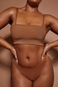 صدرية شبكية ناعمة بلا حمالات بلون اللوز