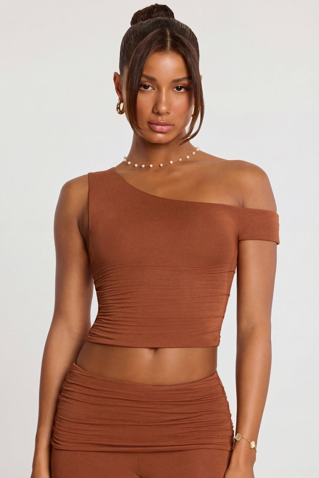 Oh Polly's Kiele wearing the Anona Regular Trousers in Chestnut Brown Modal fabric perfect for casual weekend outings