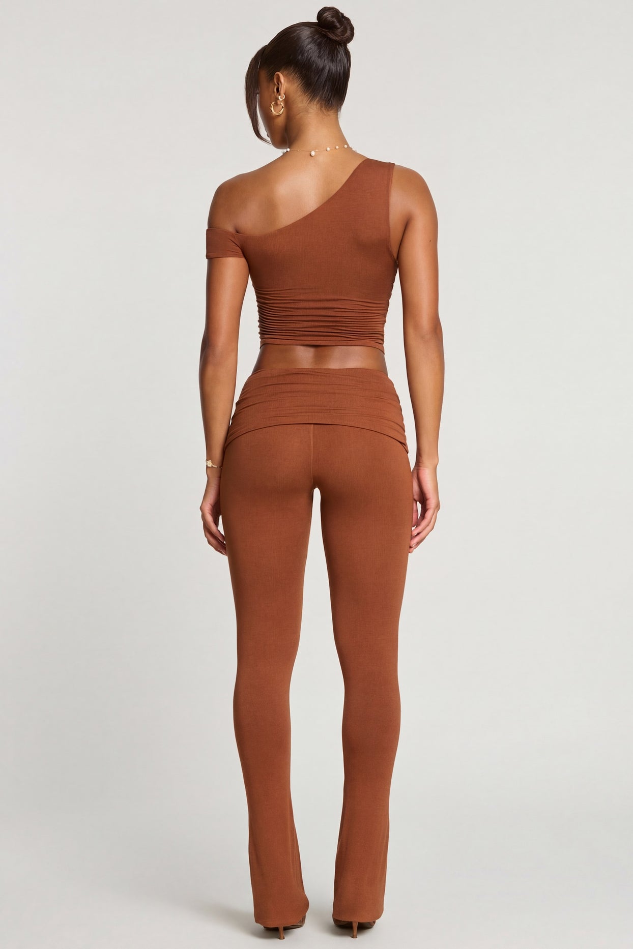 Oh Polly's Kiele wearing the Anona Regular Trousers in Chestnut Brown Modal fabric perfect for brunch with friends