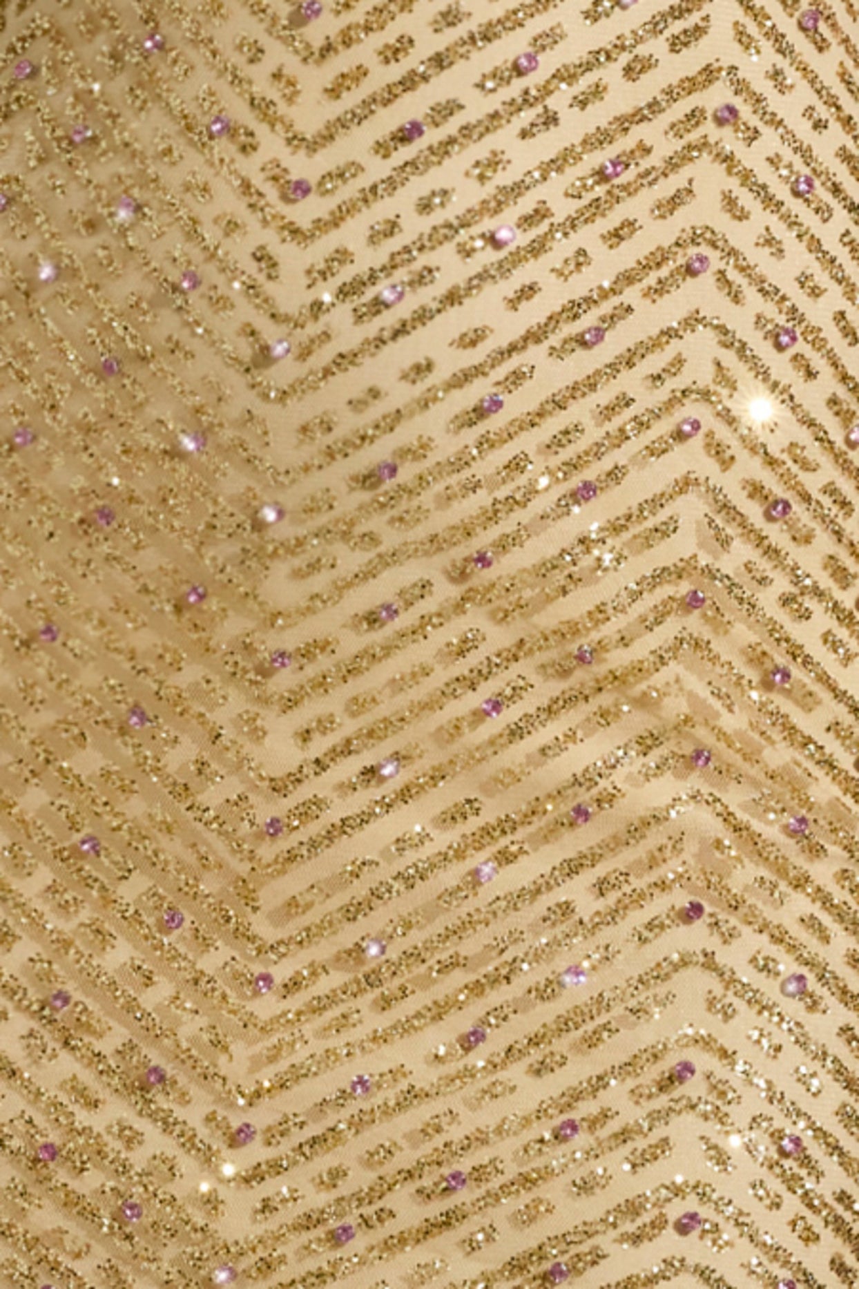 فستان ماكسي مزين بفتحة رقبة واسعة باللون الذهبي