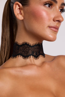 Lace Choker in Black