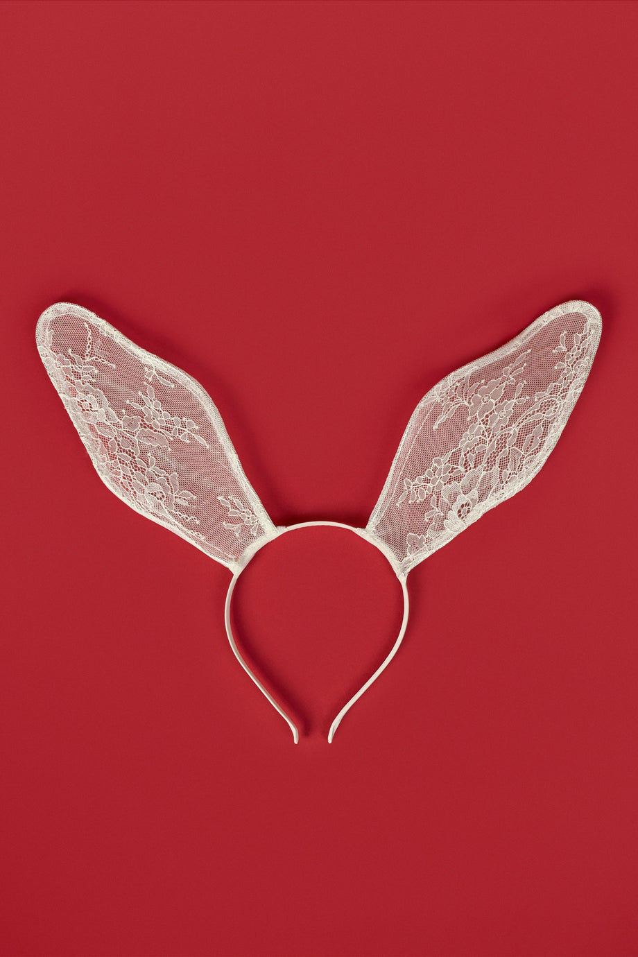 عصابة رأس سلكية من الدانتيل باللون الأبيض