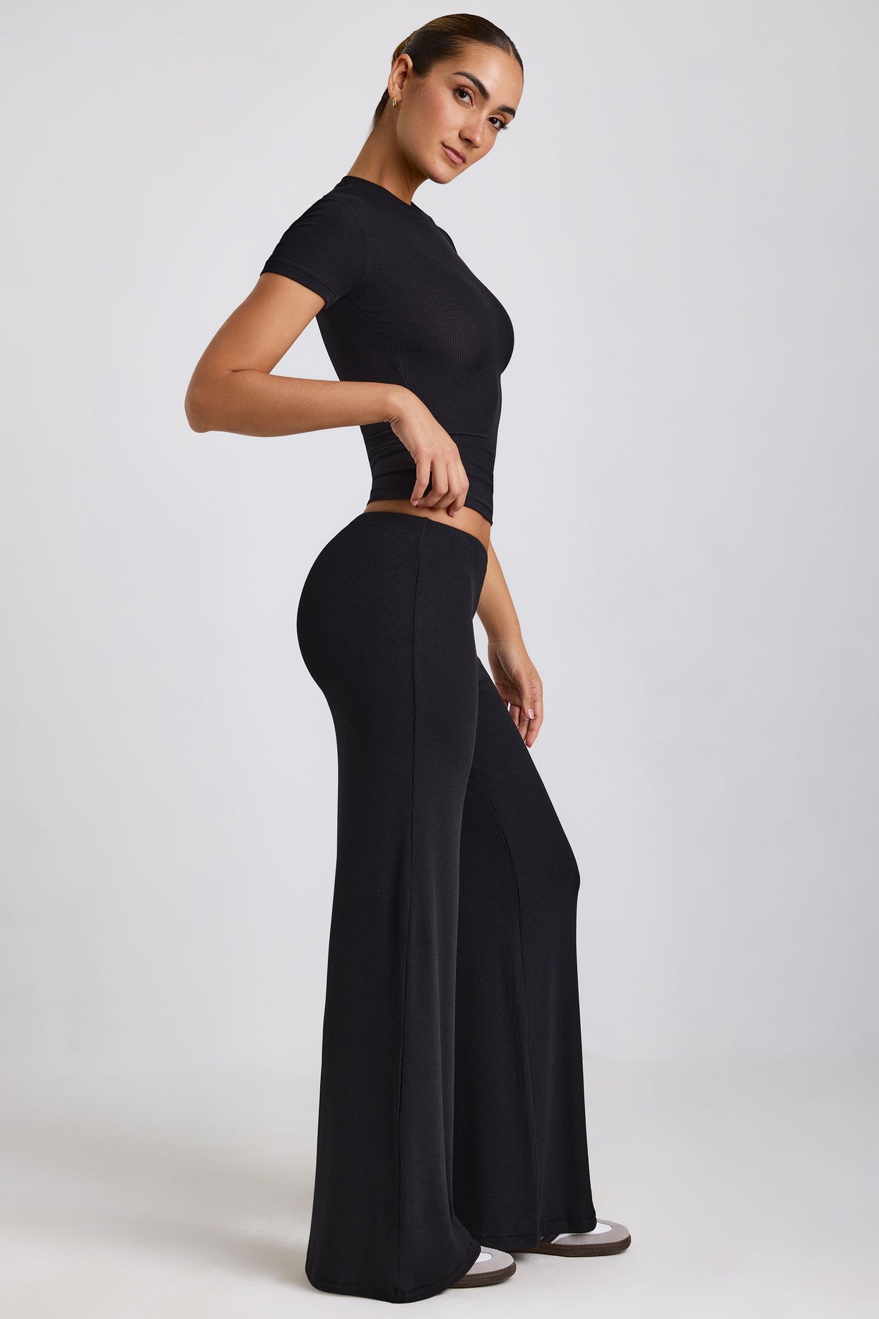 Petite Mid Rise Wide Leg Trouser in Black