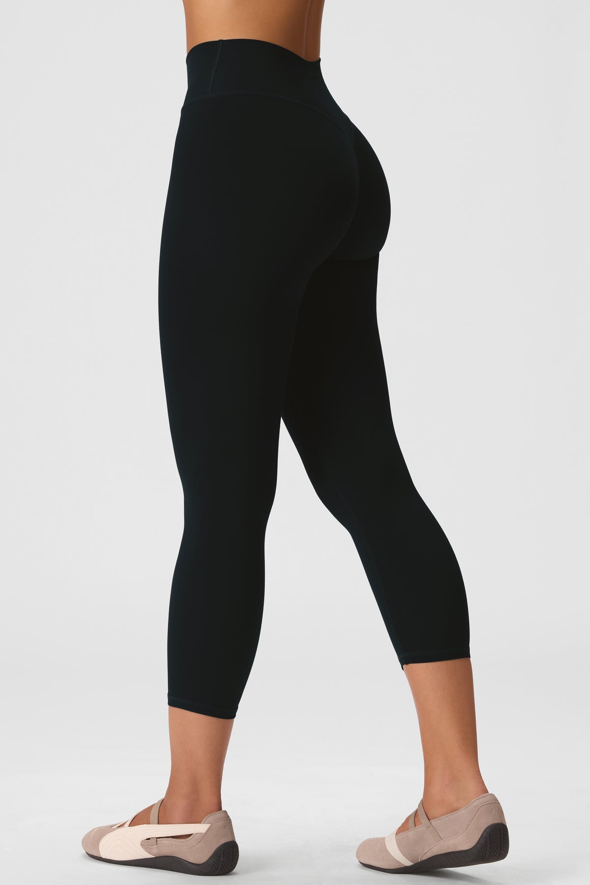 ⁣⁢Soft Active ليغينغز 7/8 باللون الأسود⁤⁣