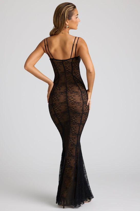 فستان سهرة شفاف بذيل سمكة وتفاصيل دانتيل باللون الأسود