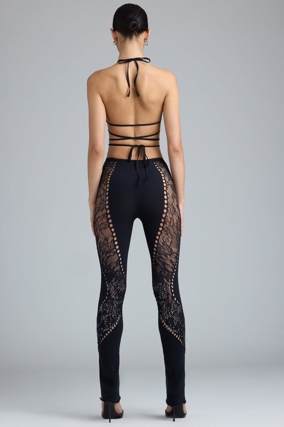 بنطلون مزخرف بحافة واسعة باللون الأسود