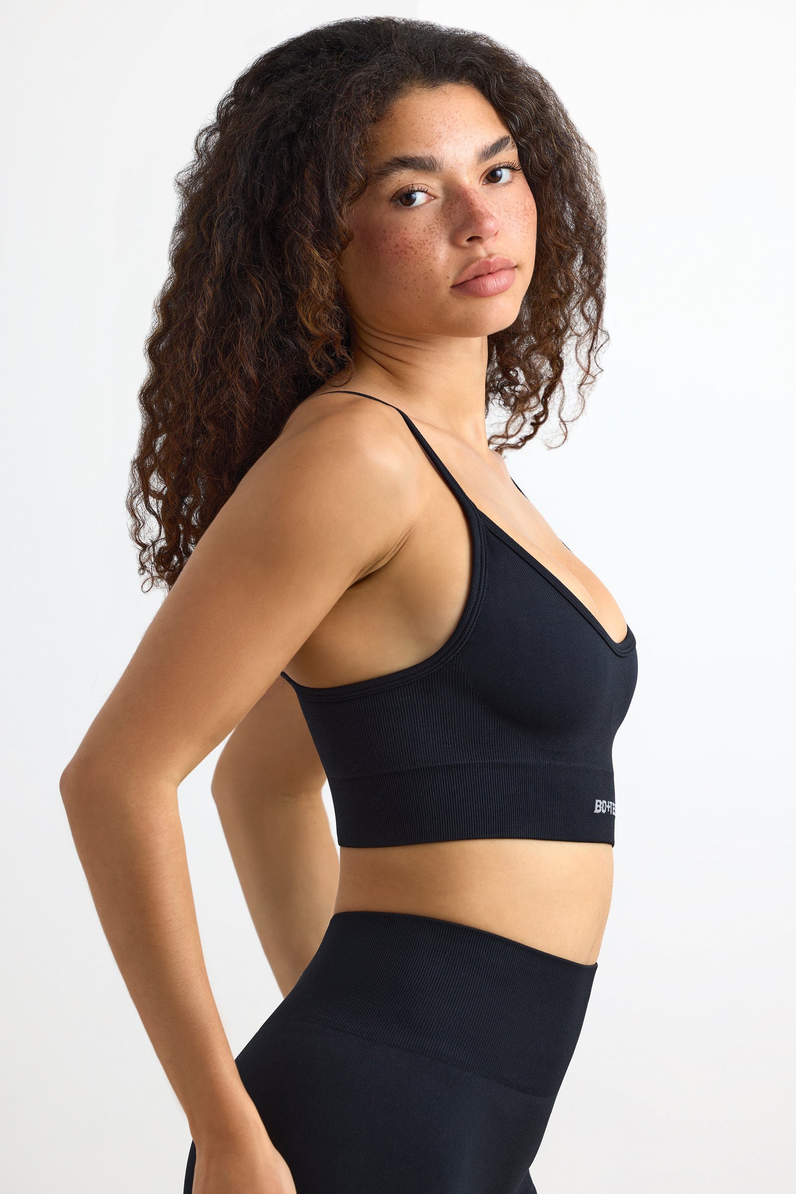 Super Sculpt Seamless Scoop-Neck Sports Bra in Black - 2