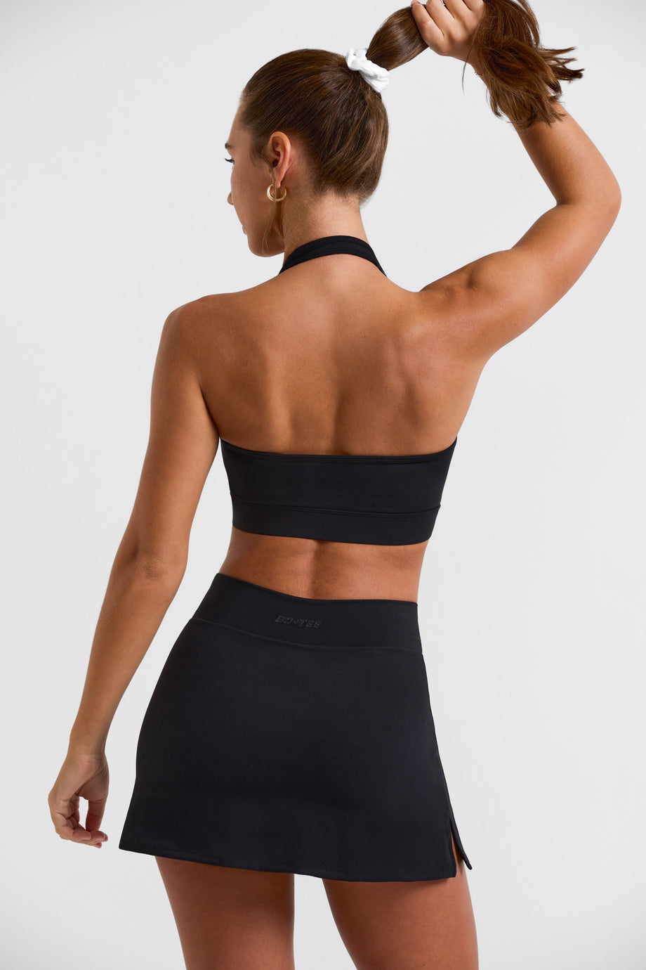 شورت تنورة قصير باللون الأسود