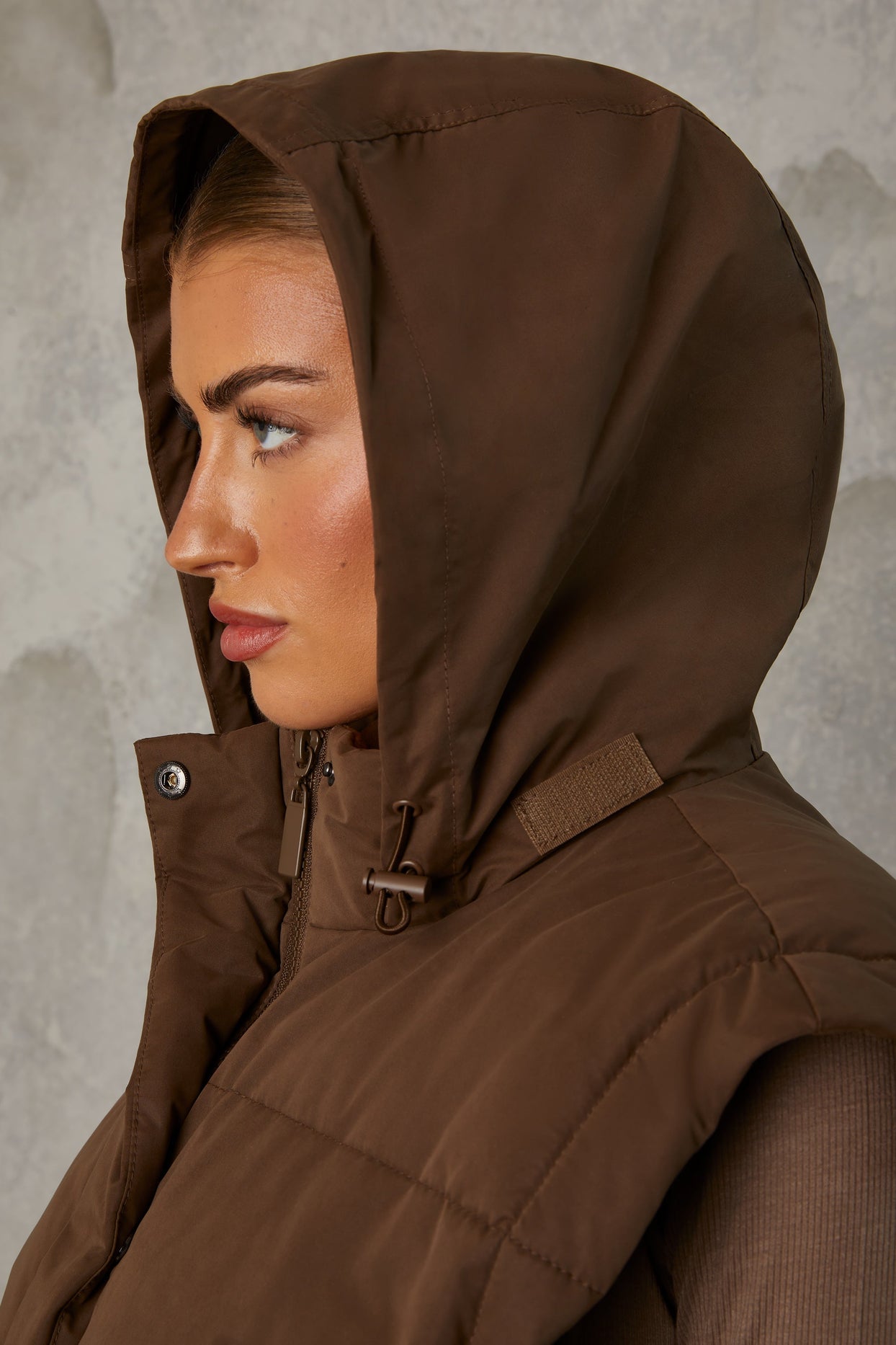 Cropped Puffer Jacket with Detachable Sleeves in Cocoa Brown