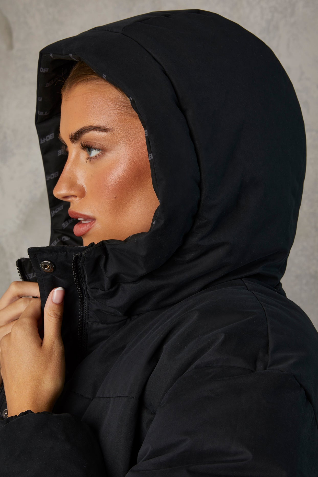 Reversible Hooded Puffer Jacket in Black