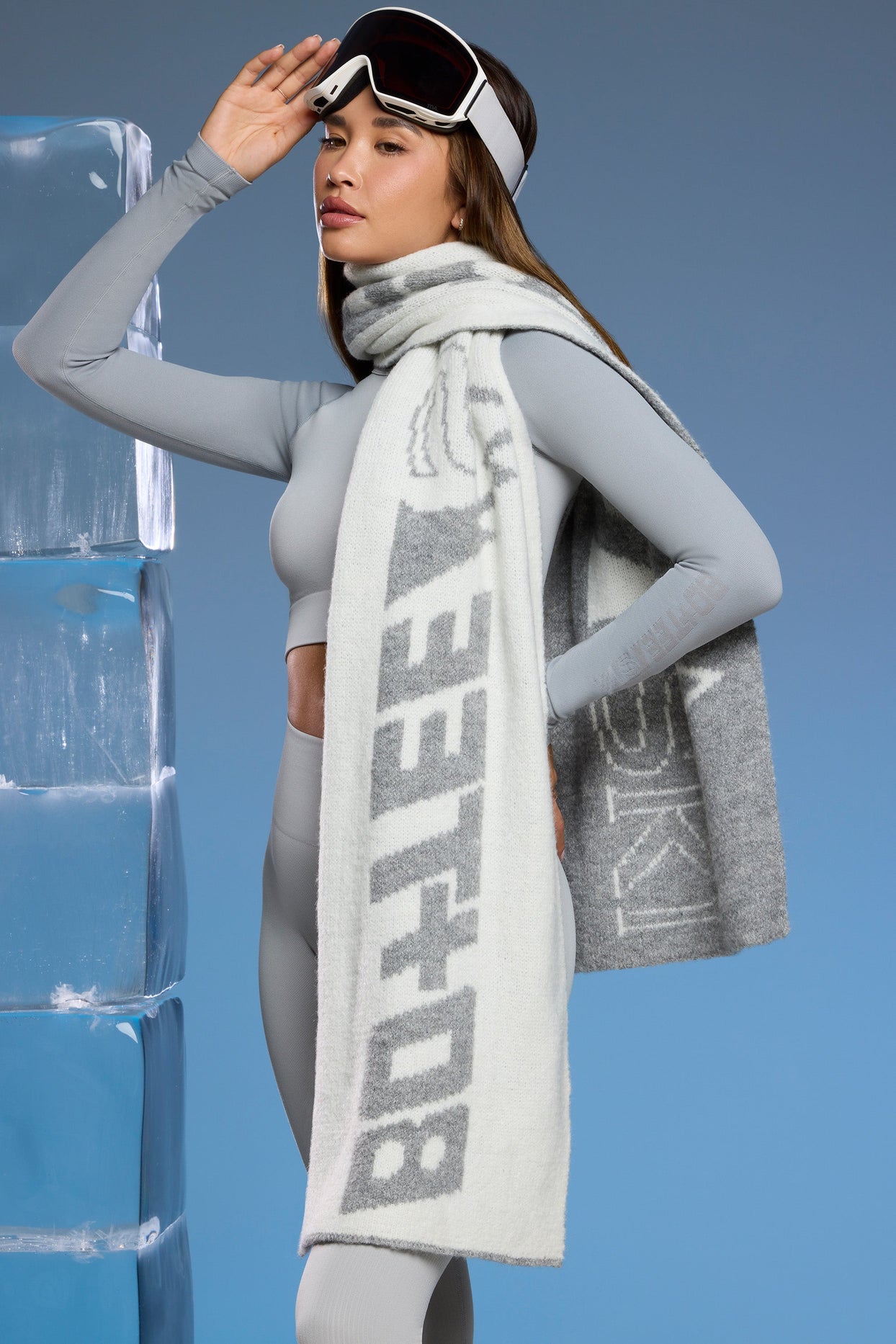 Oversized Chunky Knit Scarf in Light Grey