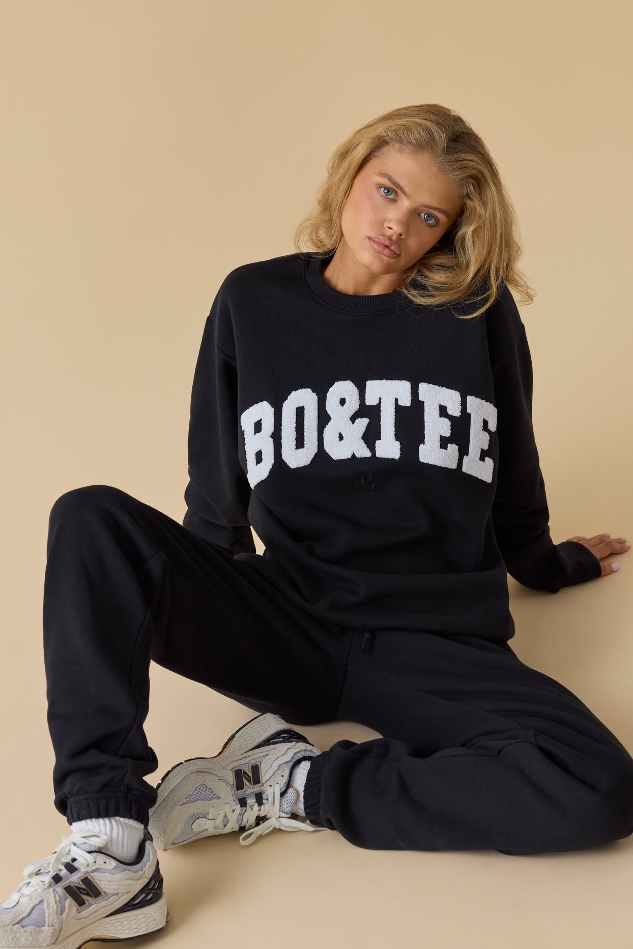 Oversized Crew Neck Sweatshirt in Black