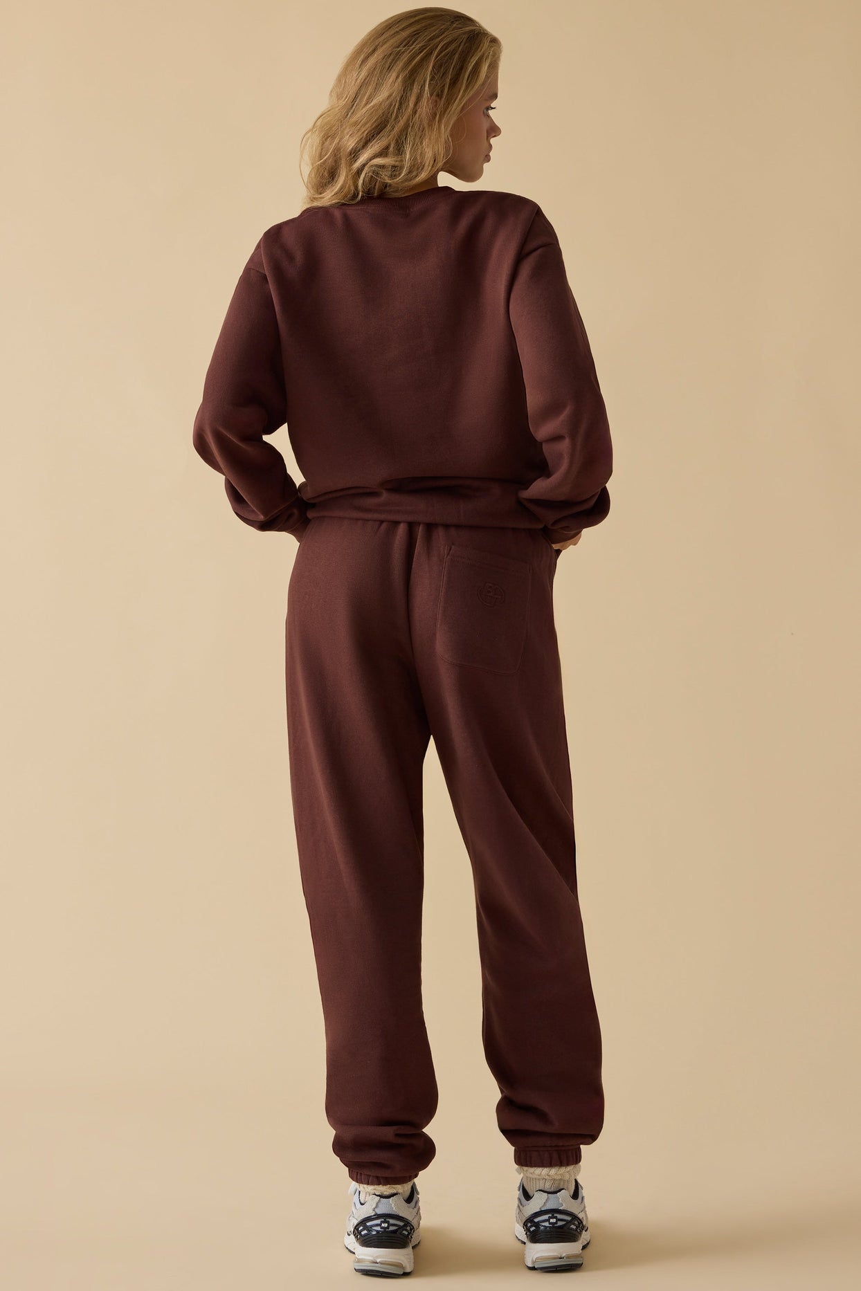 Mid-Rise Joggers in Mahogany