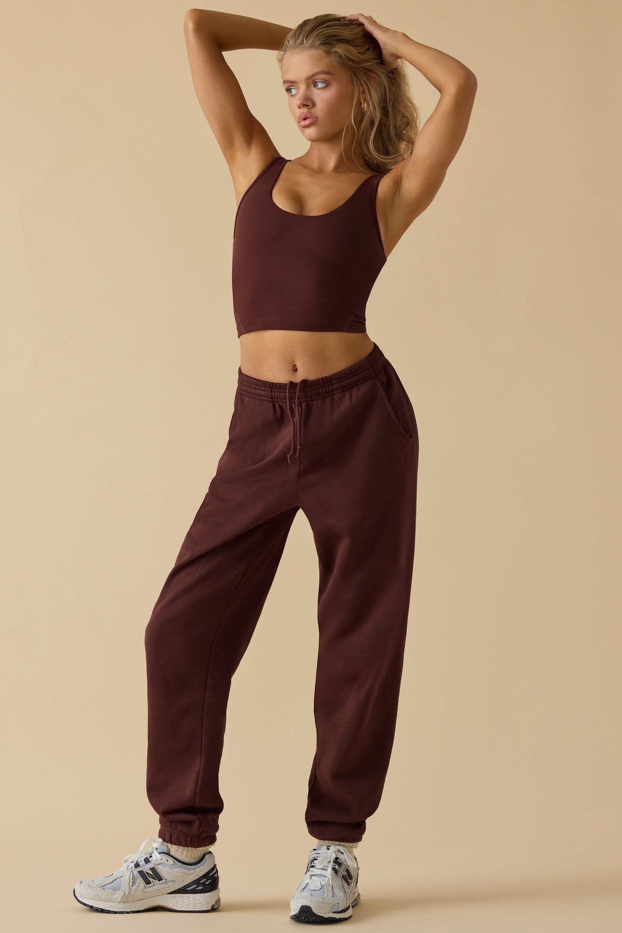 Mid-Rise Joggers in Mahogany