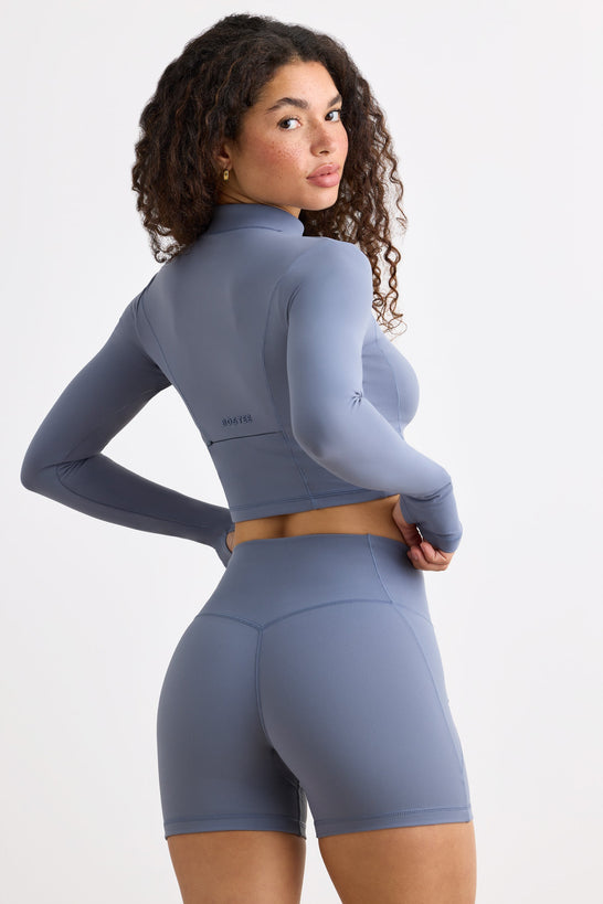 شورت قصير ناعم عالي الخصر باللون الرمادي