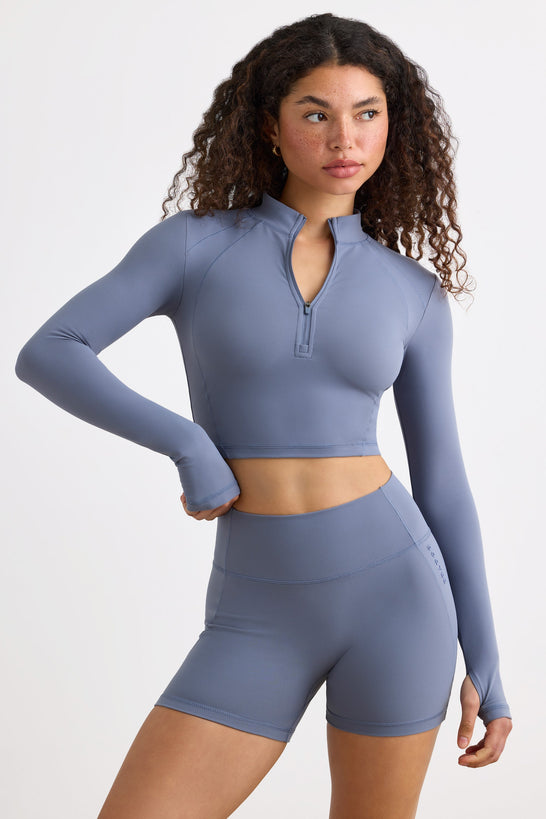 شورت قصير ناعم عالي الخصر باللون الرمادي