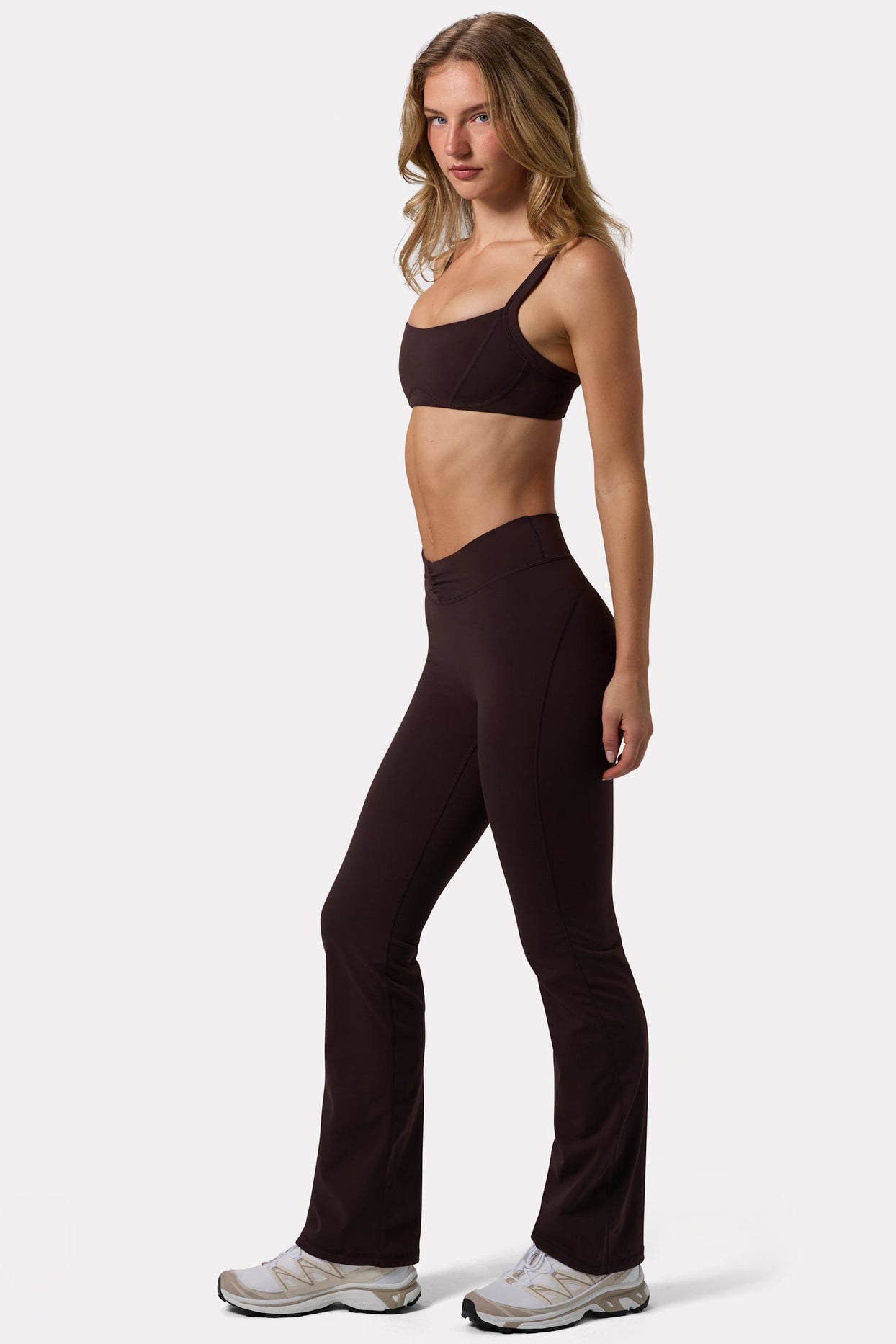 Bo+Tee model Lydia Butler wearing the CosyCoffeeRunWithLydsButler Leggings in Espresso Soft Active (Cut & Sew) fabric perfect for casual brunch outings