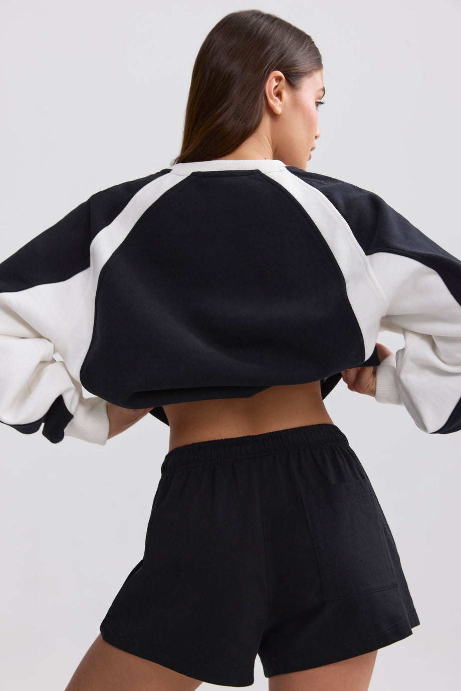 شورت ميني مطاط باللون الأسود