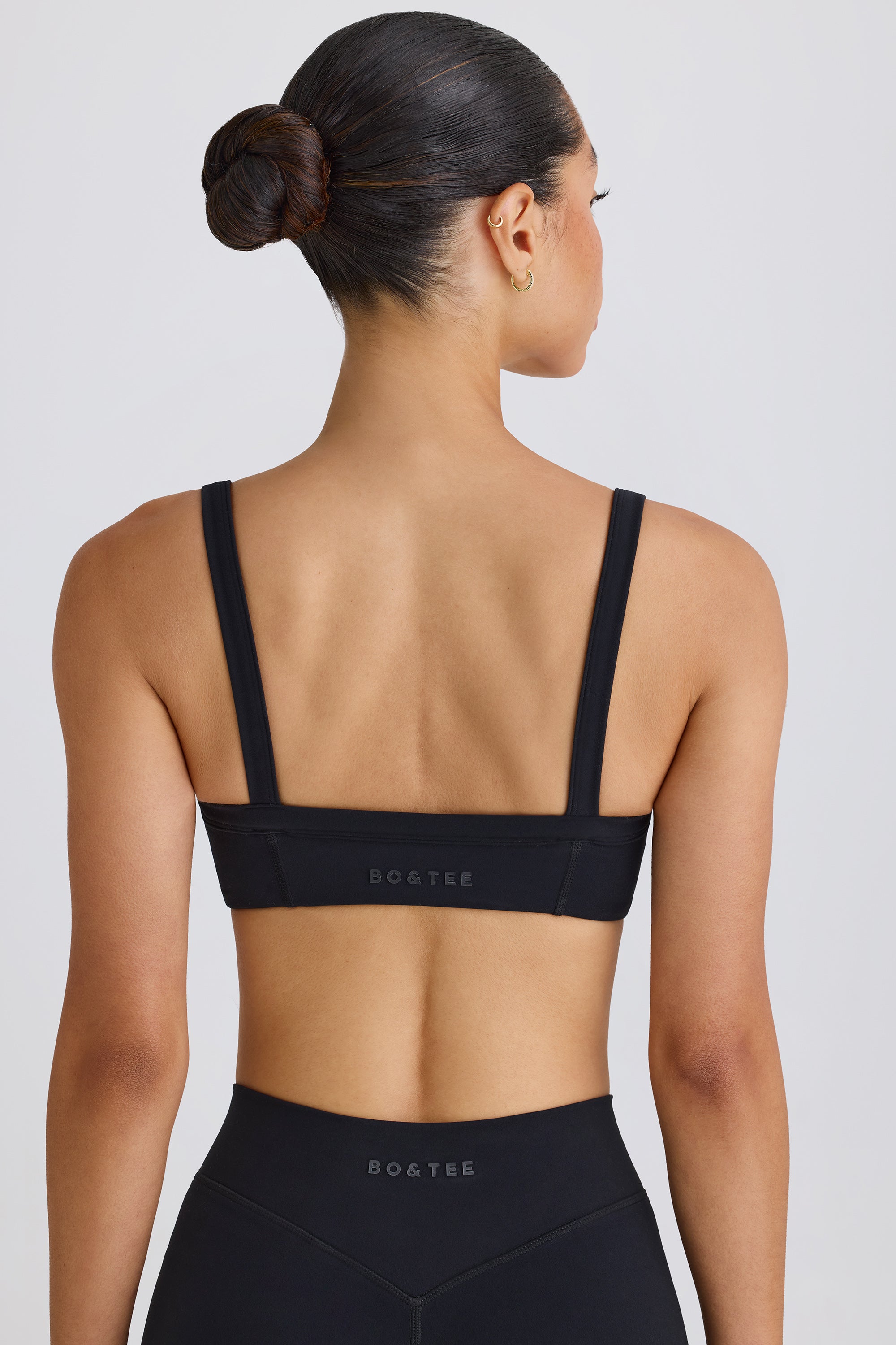 Soft Active Contrast-Trim Sports Bra in Black