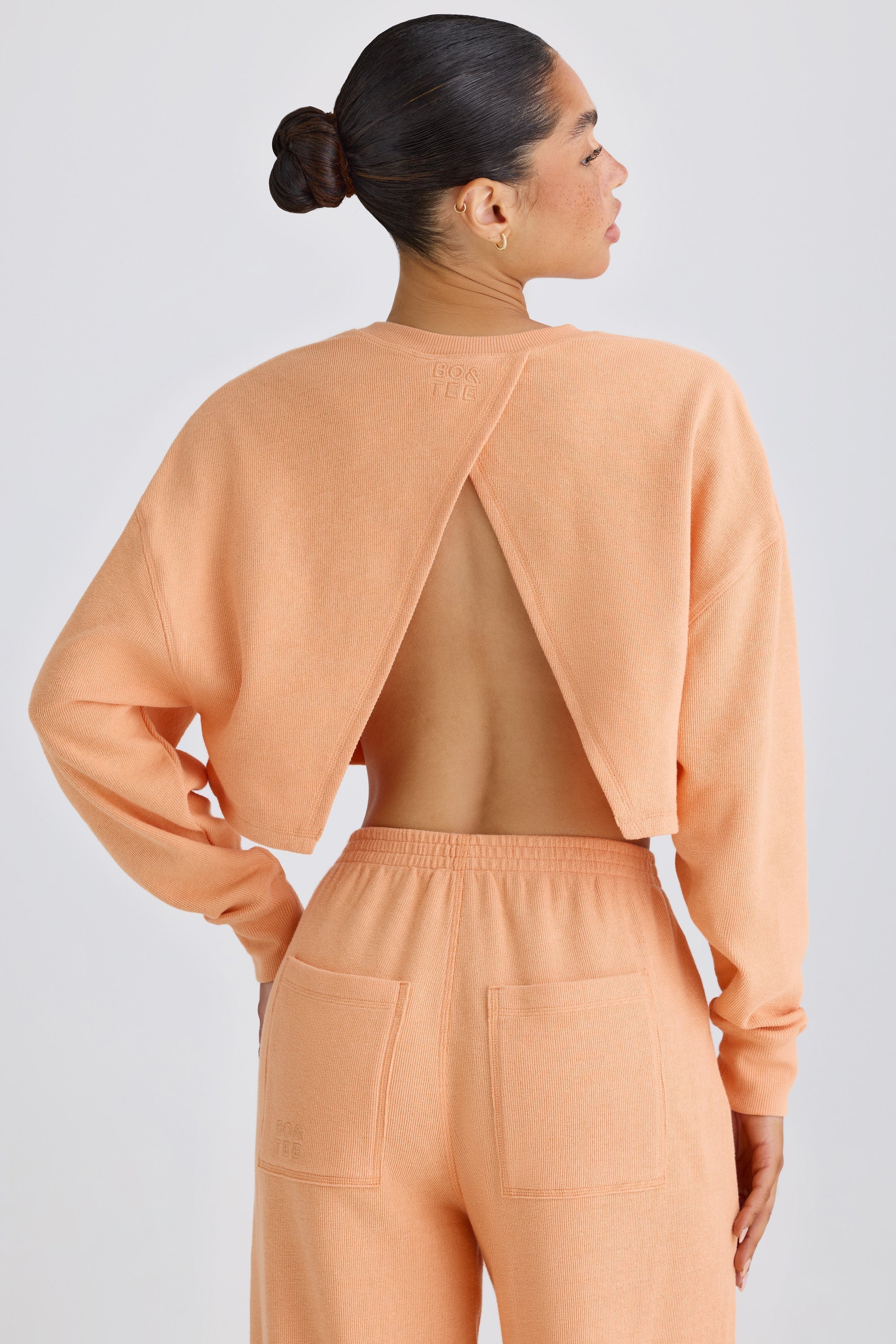 Crew-Neck Open-Back Cropped Sweatshirt in Peach