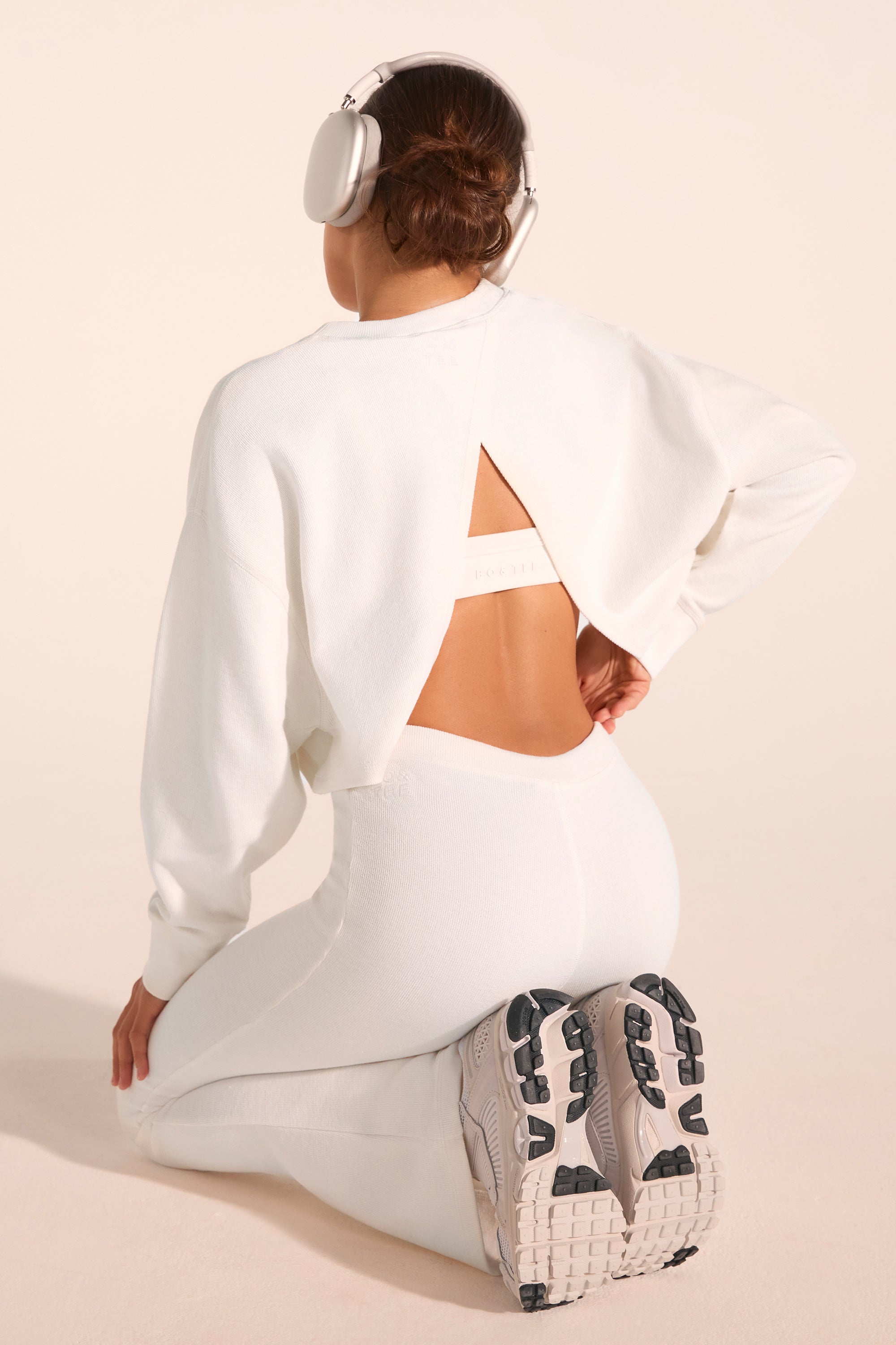 Crew-Neck Open-Back Cropped Sweatshirt in White