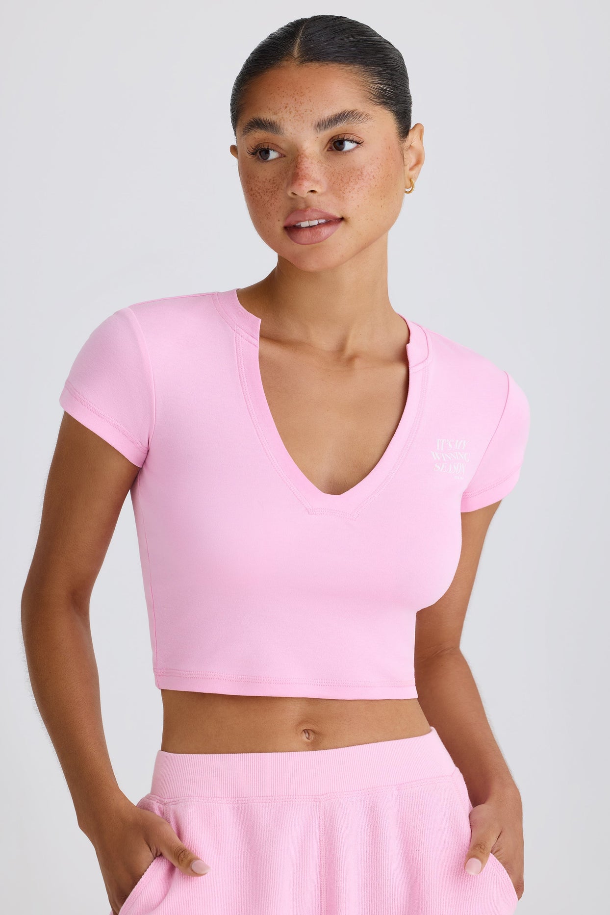 Graphic-Print Cropped T-Shirt in Bubblegum Pink