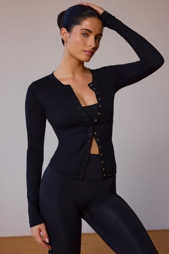 سترة كاملة الطول باللون الأسود