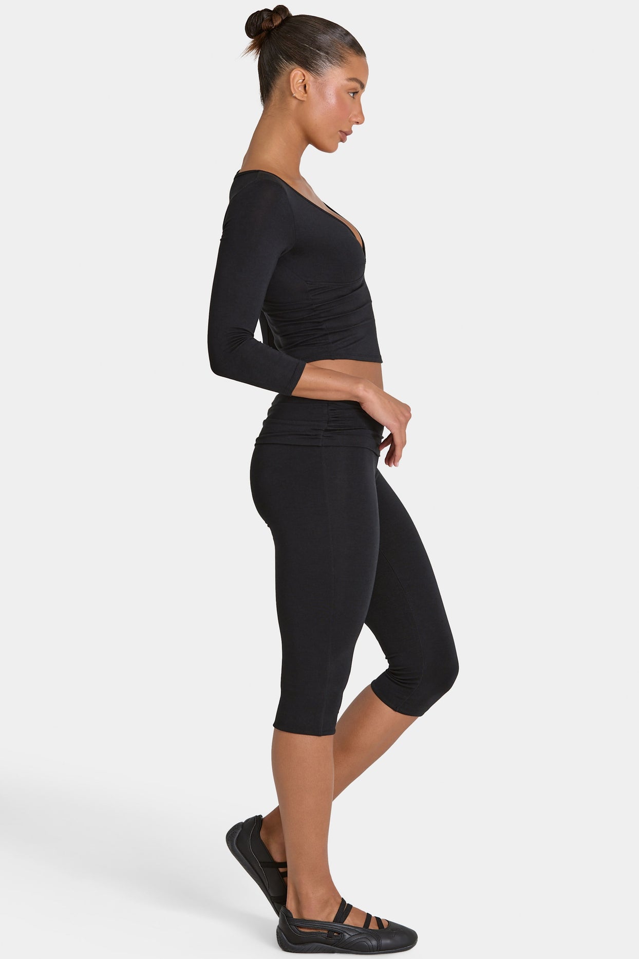 ButterCloud™ Capri Leggings in Black - 3