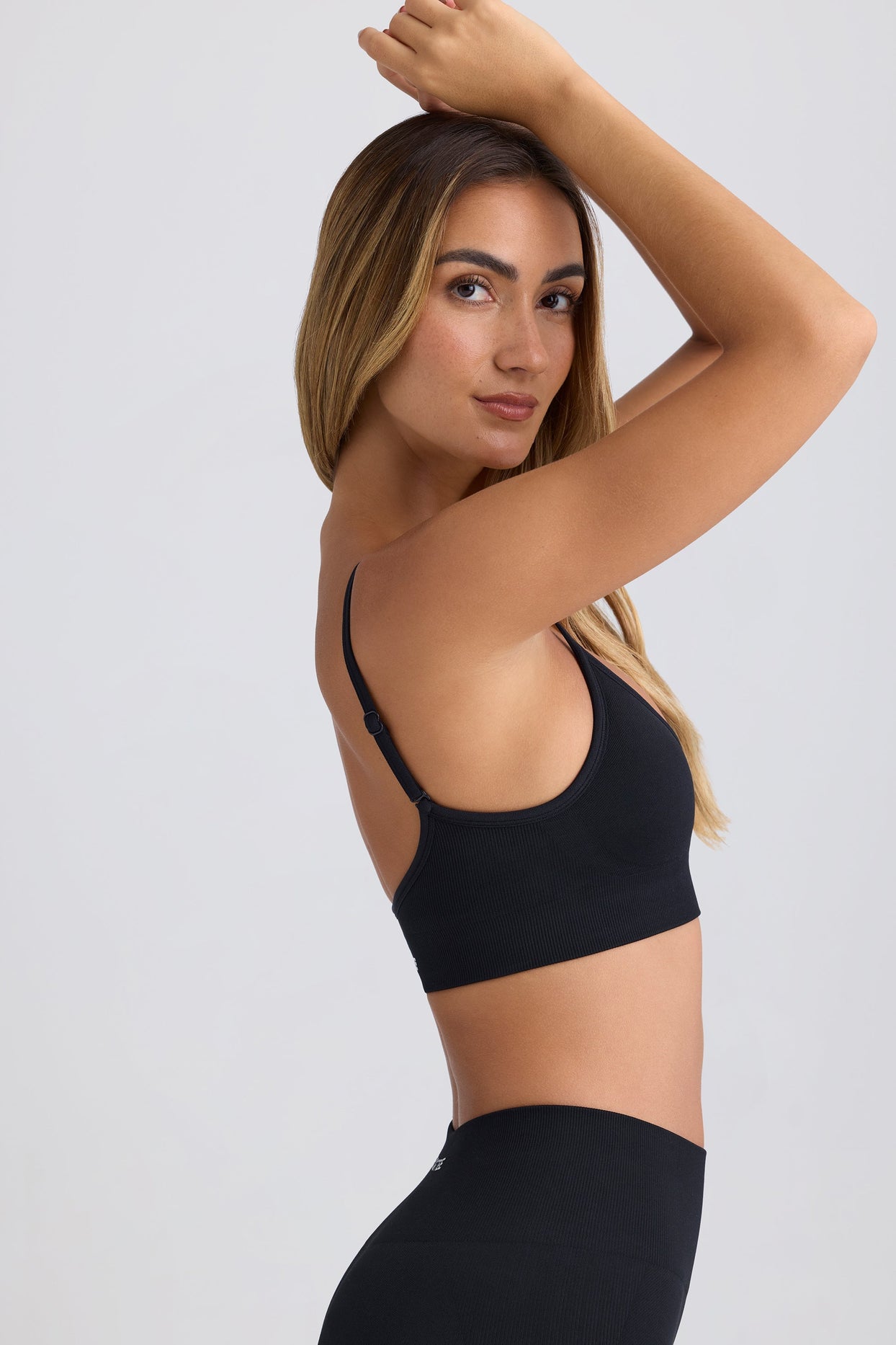 Super Sculpt Seamless Scoop-Back Sports Bra in Black