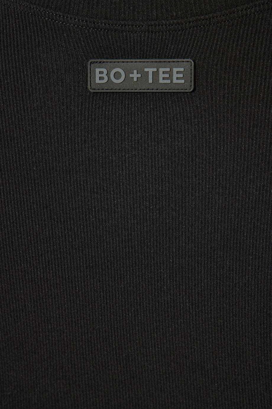 قميص حراري بأكمام طويلة باللون الأسود