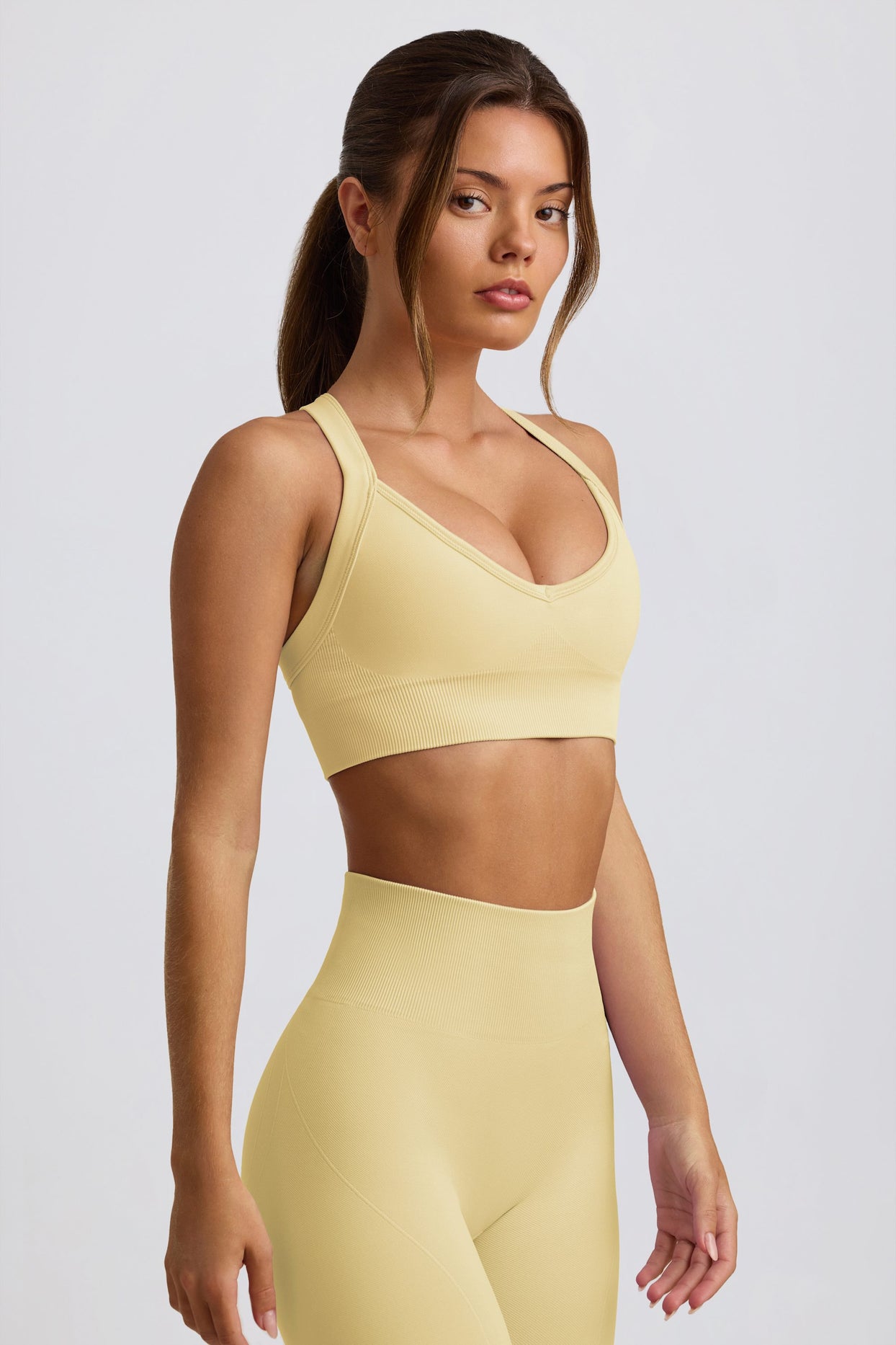 Super Sculpt Seamless Crossback Sports Bra in Butter Yellow