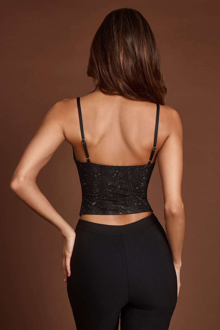 بلوزة بيكابو مزينة بفتحة رقبة دائرية باللون الأسود