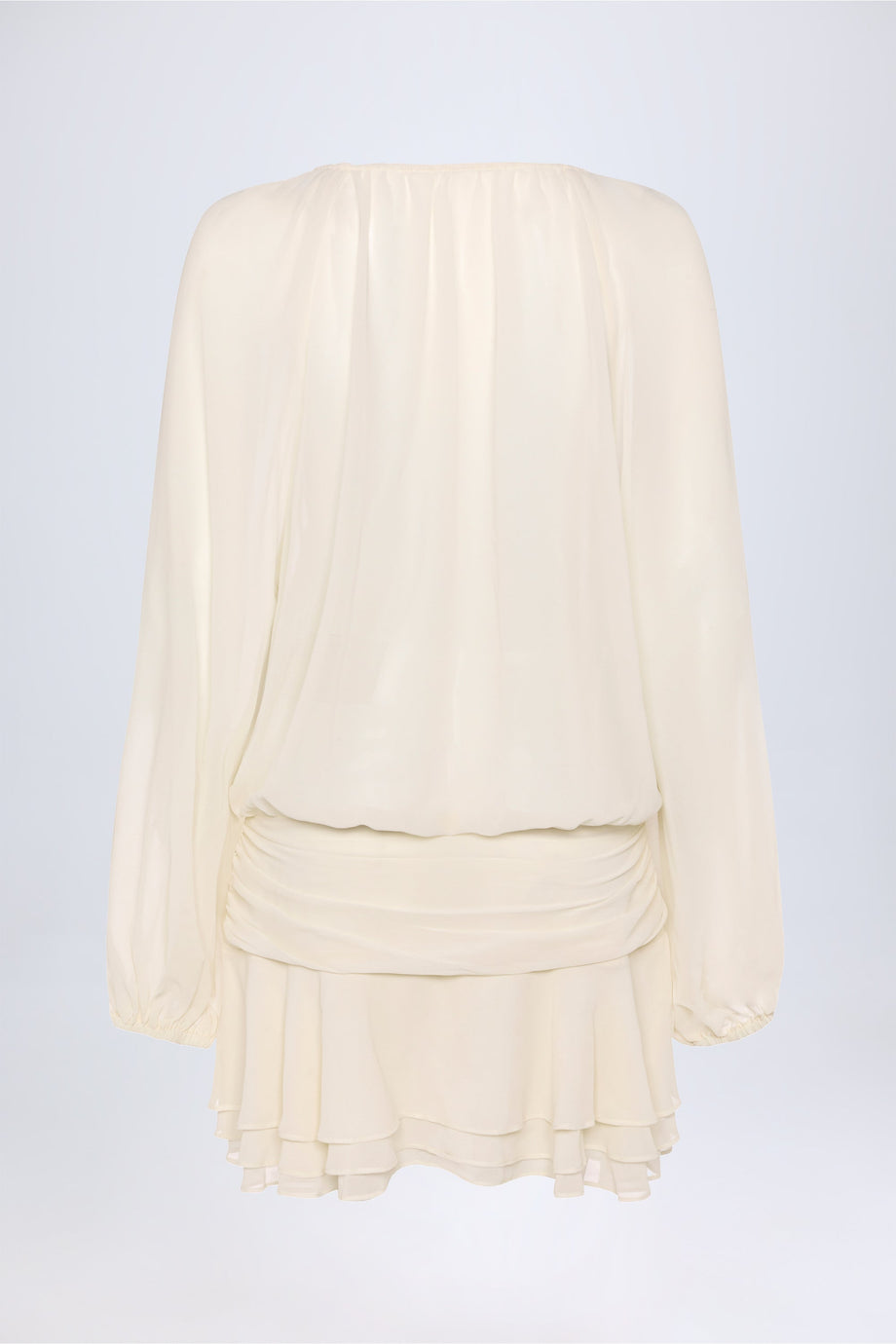 فستان عاجي بأكمام منفوخة وربطة عنق