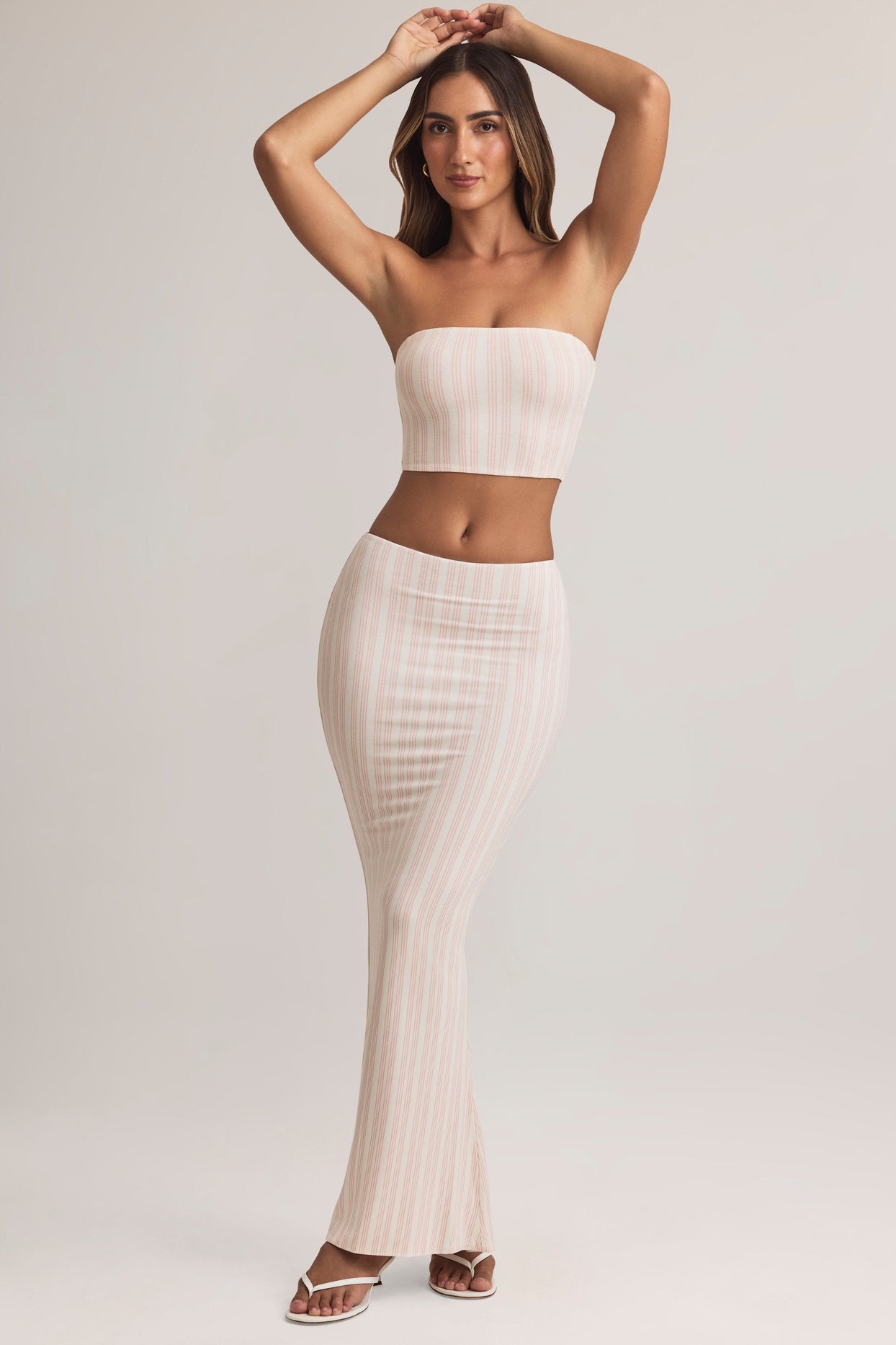 تنورة ماكسي متوسطة الارتفاع من مودال بطبعة مخططة